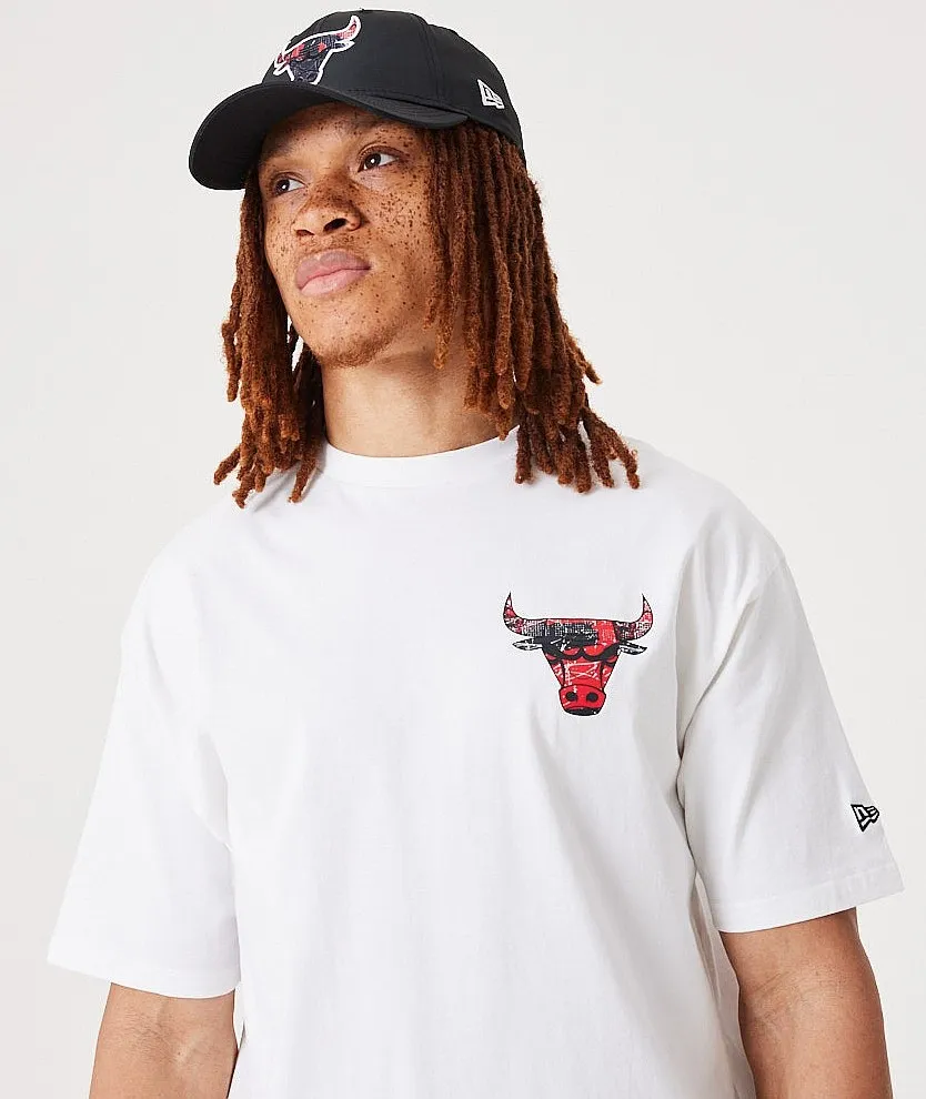 camisa New Era Infill Team Logo Oversized NBA Chicago Bulls - White/Faded Red - men´s
